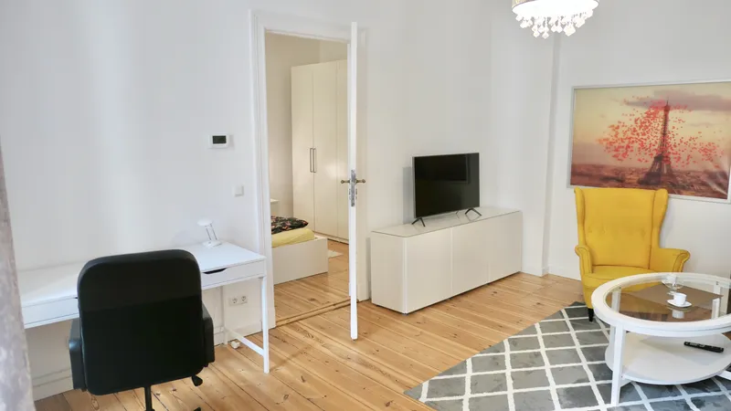 Ruhig gelegen und mitten in Charlottenburg. Vollmöblierte 2-Zi. Wohnung — photo 1